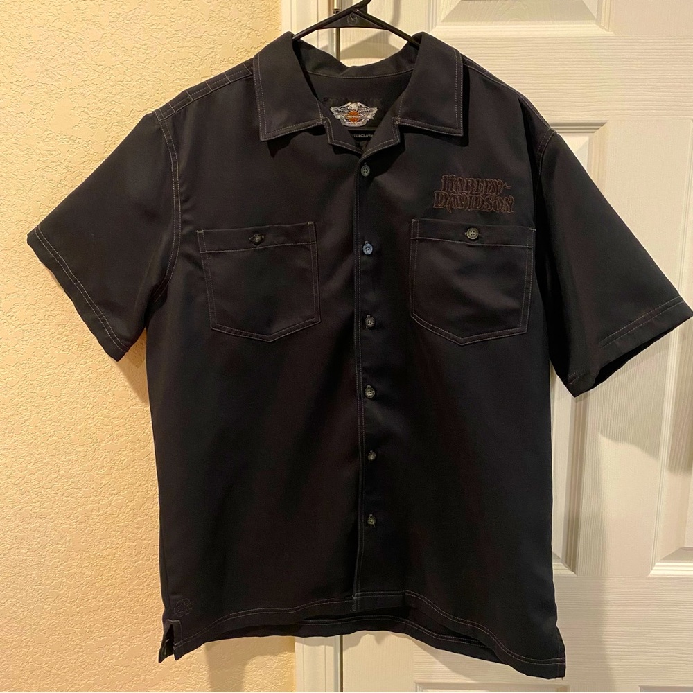 Harley Davidson button up shirt. Size: Large
